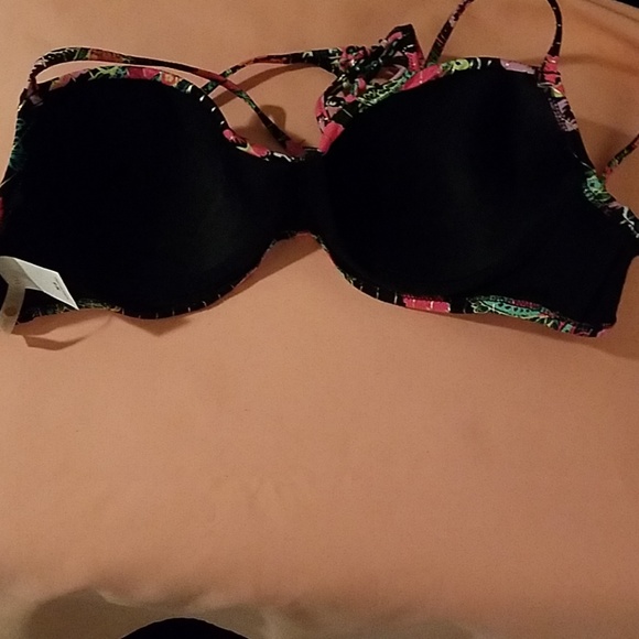 Shade & Shore Padded Swimsuit Top size 36B - Picture 4 of 6